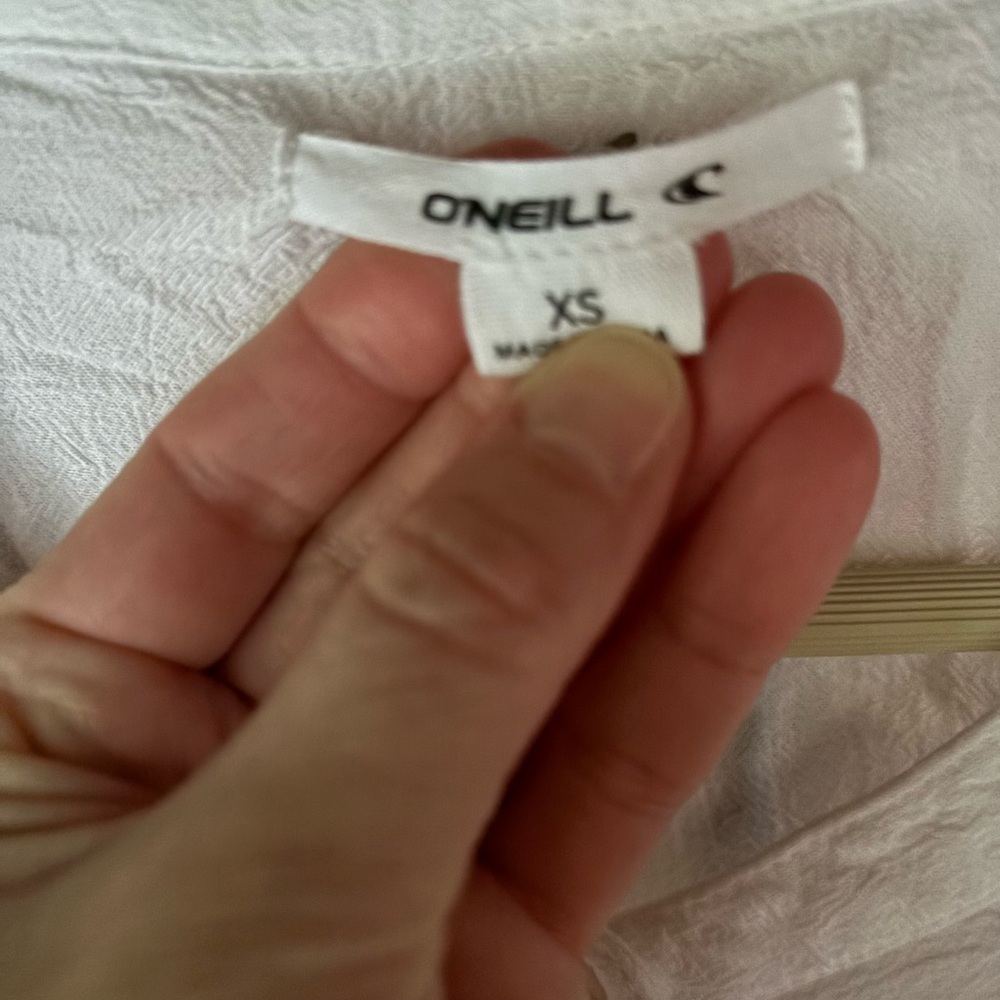 O'Neill White Textured Fabric - Picture 4 of 6